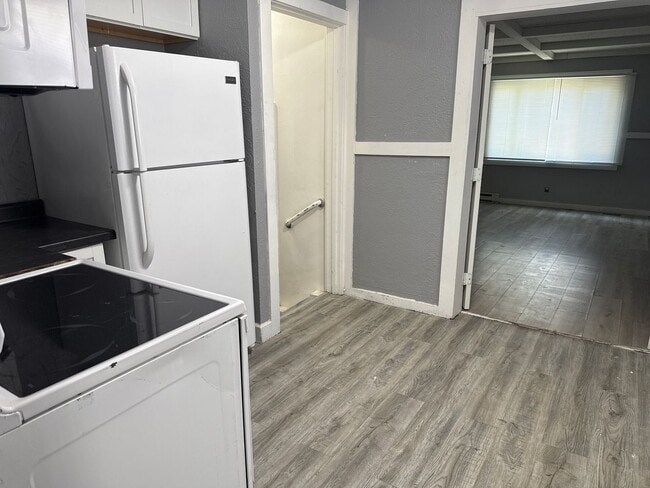 Building Photo - Coming soon!!!!      4 bedroom 2 bath with...