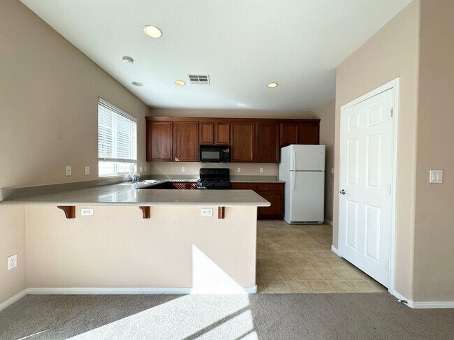 Building Photo - Beautiful two-story single-family home