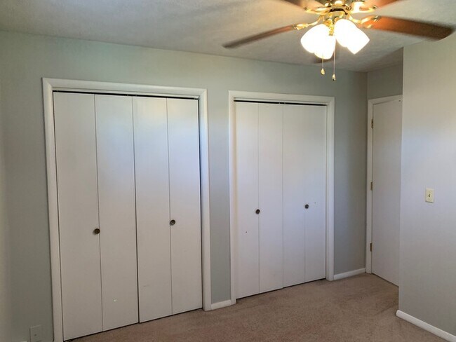 Building Photo - 723 Fairmont Dr