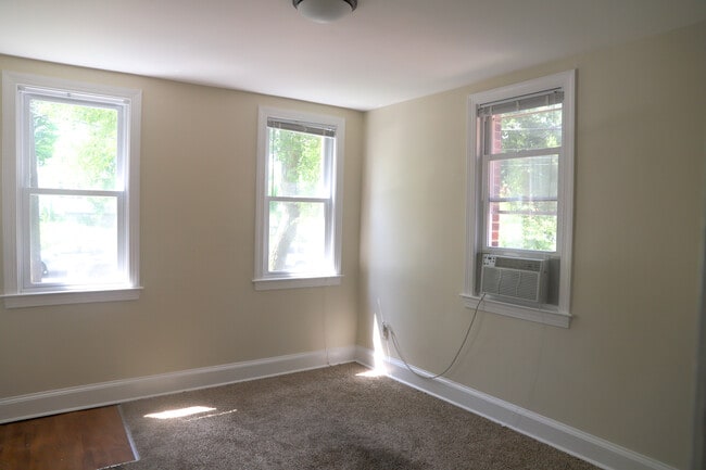 Building Photo - 4424 foote st ne