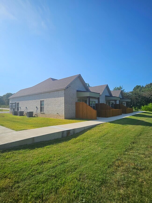 Foto del edificio - 6803 Lakeridge Dr