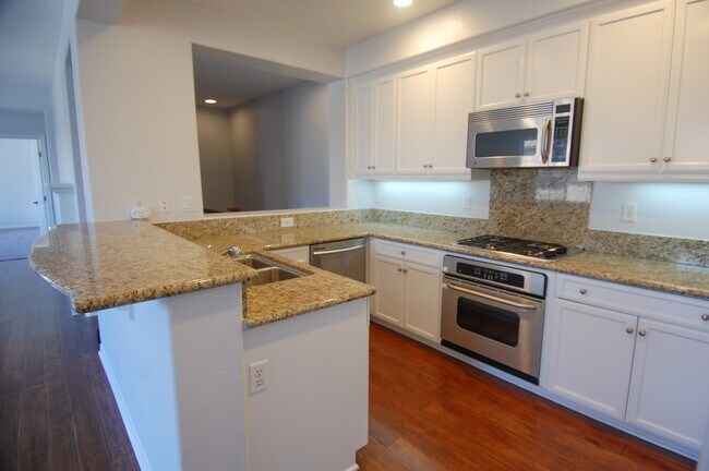Foto del edificio - Bright and Spacious Two Bedroom/Two Bath Condo in Talega!! Call Steve Conrad- 949-542-8347