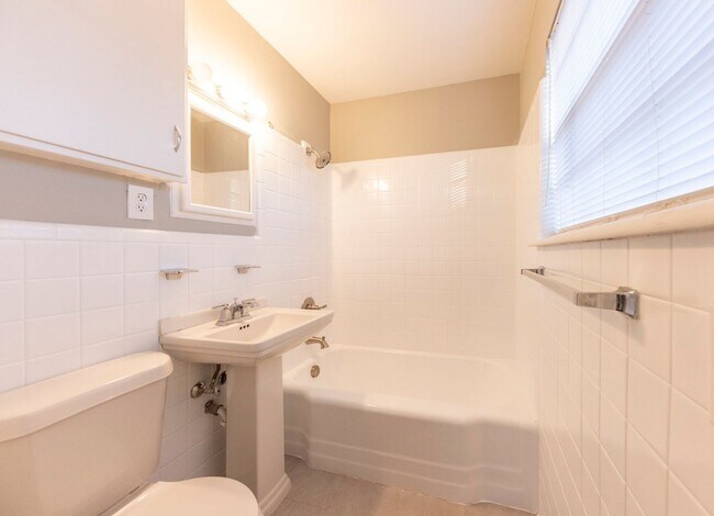 Foto del edificio - 7207 L St