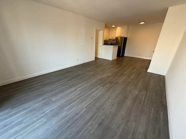 Foto del edificio - 10760 Rose Ave