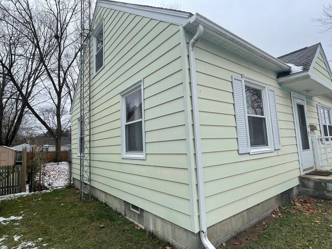 Building Photo - 120 Herman Dr