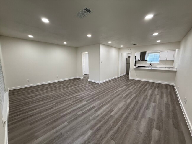 Building Photo - Tesoro Bonita