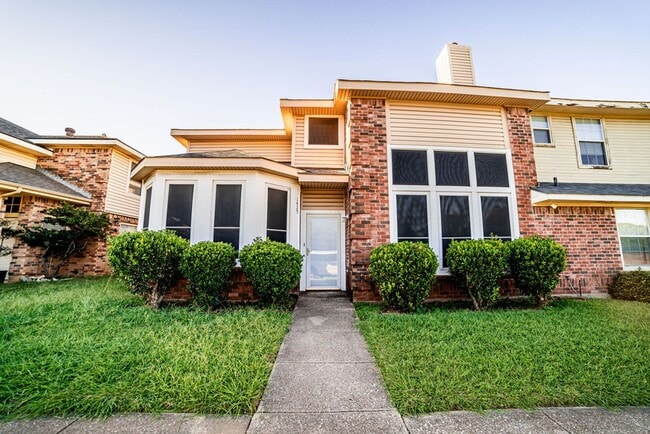 Photo - 1425 Danielle Dr House