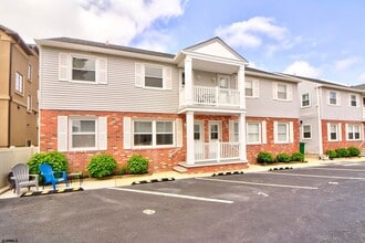 Building Photo - 9506 Ventnor Ave