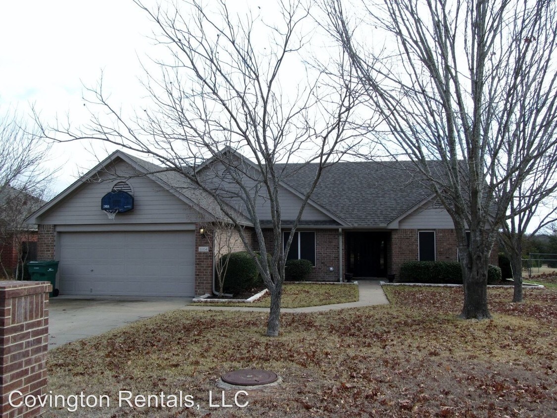 Primary Photo - 3104 Red Oak Dr