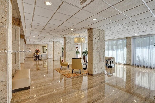 Foto del edificio - 1980 S Ocean Dr