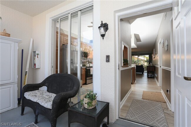 Foto del edificio - 2265 Hidden Lake Dr