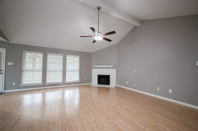 Foto del edificio - 2802 Burgess Hill Ct