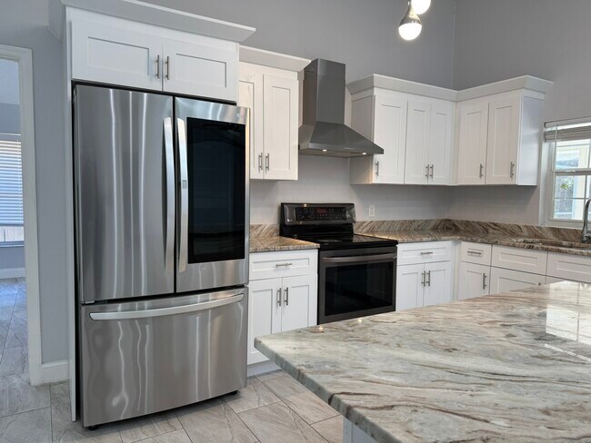 Kitchen - 7644 Pointview Cir