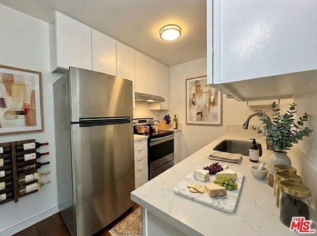 Building Photo - 5805 W 8th St