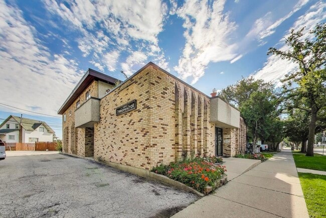 Building Photo - 3439 Grand Ave