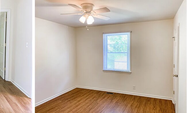 Foto del edificio - Coming Soon! Charming house on private road in the hills of West Nashville!