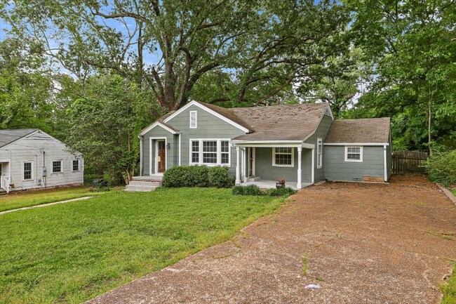 Building Photo - 602 Oakwood Dr