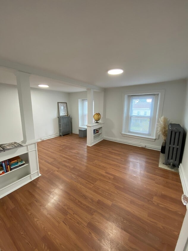 Primary Photo - 374 Lyceum Ave