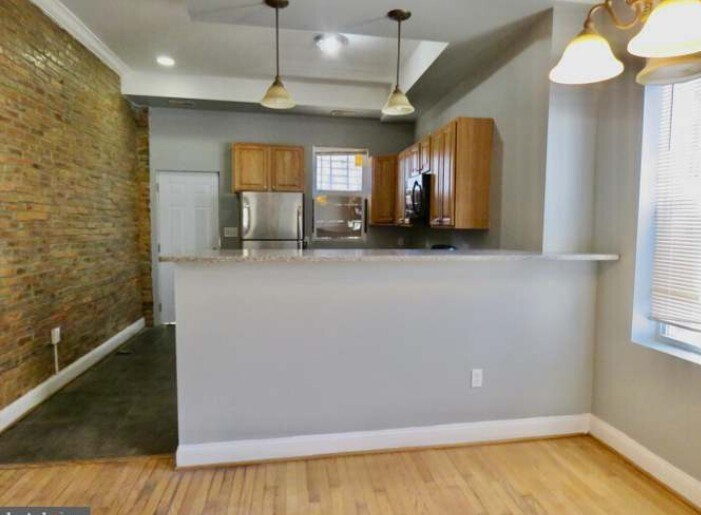 Building Photo - 1205 Clendenin St