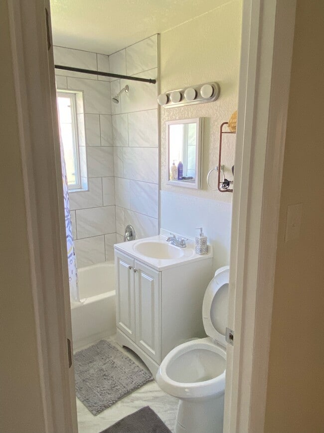Bathroom - 2309 Osceola St