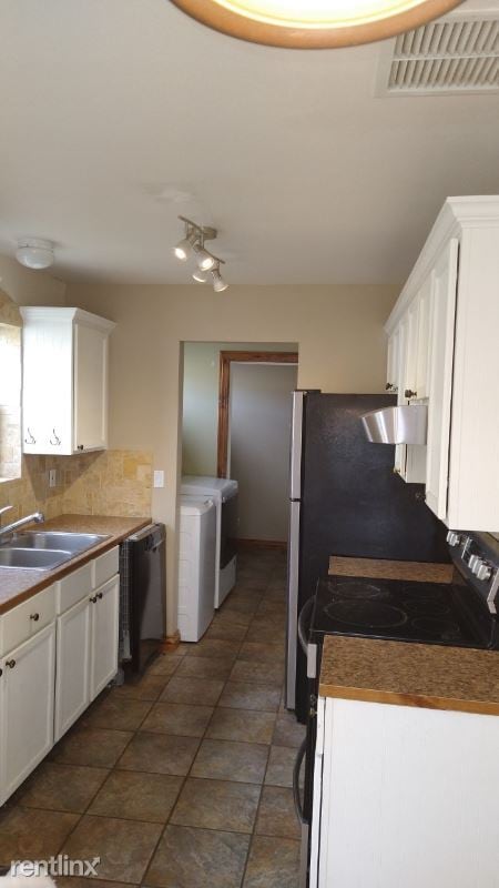 Building Photo - 3 br, 1.5 bath Townhome - 184 3 26th st
