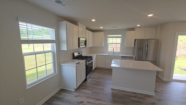Building Photo - 121 Tango Dr