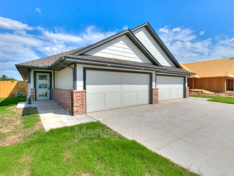 Primary Photo - 10702 Lawson Pl