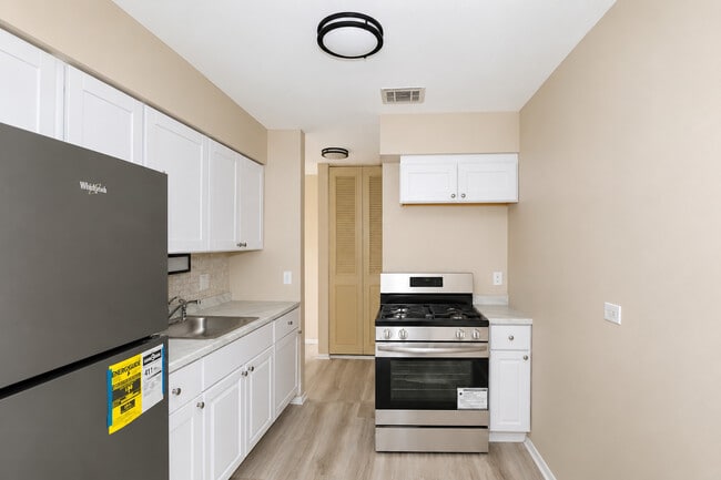 Building Photo - 1500 Robin Cir