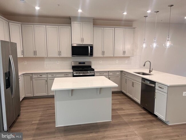 Foto del edificio - 8220 Longford Rd