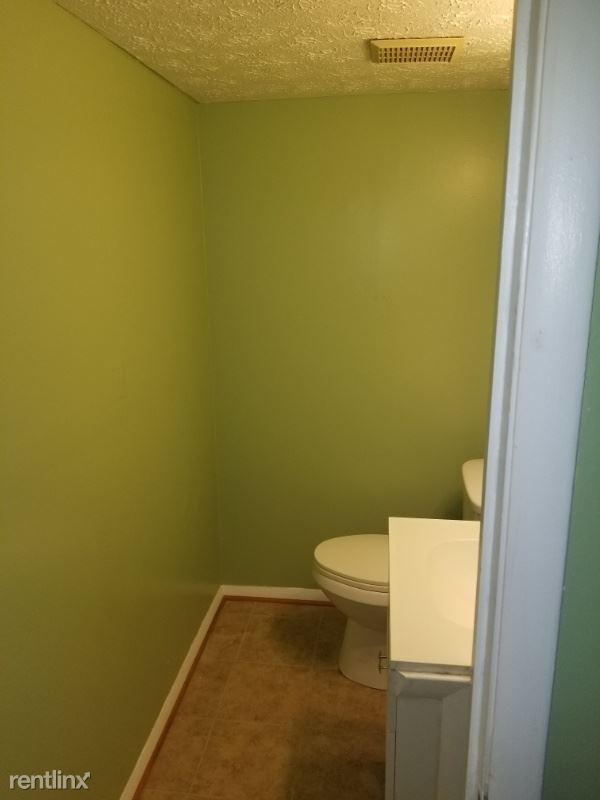 Building Photo - 3 br, 2 bath Townhome - 1445 Farmcrest Way