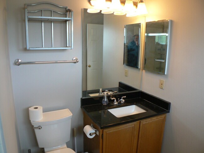 Building Photo - 4975 Twin Lakes Rd