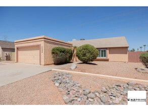 Building Photo - 1540 E Divot Dr