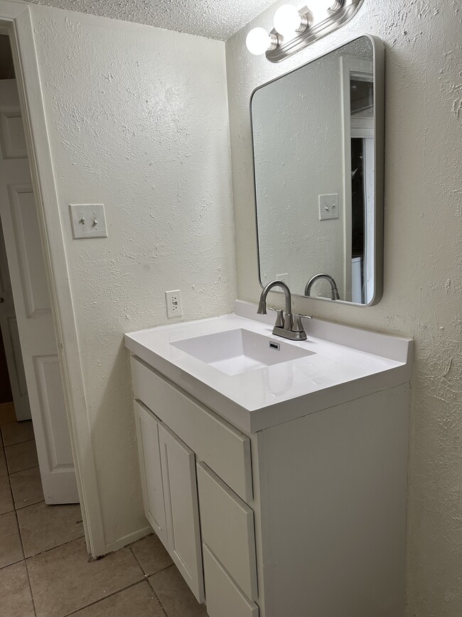 Foto del edificio - 9170 Forest Ln