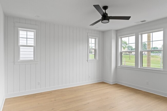 Building Photo - 1712 Carvell Ave