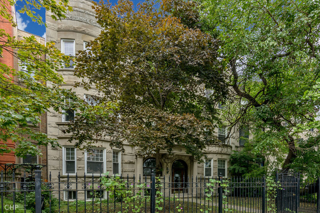 Front of the building - 4540 N Sheridan Rd