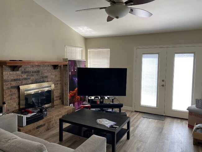 Building Photo - "Nicely updated 3-Bedroom, 2 Baths Home in...