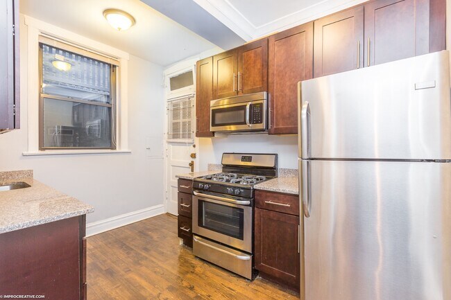 Foto del edificio - Beautiful 1 Bed 1Bath in the Andersonville area