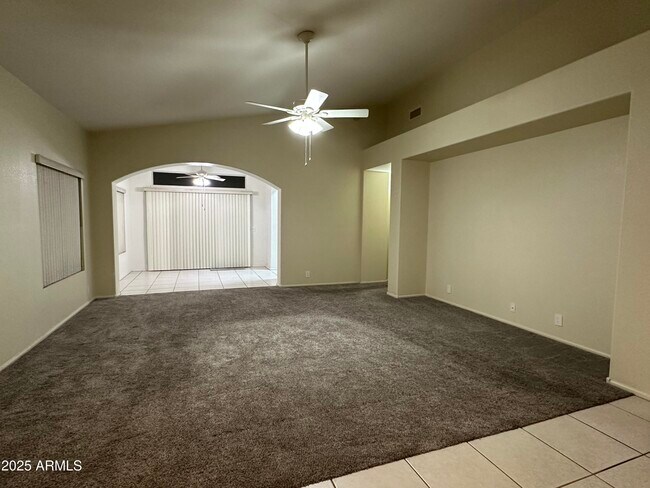 Foto del edificio - 9069 W Behrend Dr