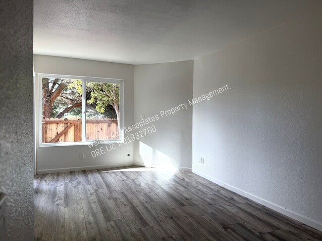 Foto del edificio - 325 E Rice Ranch Rd