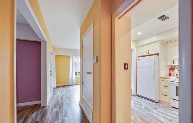 Building Photo - Updated 1-Bedroom Condo with Garage, Pool & Patio in Prime Fullerton Location