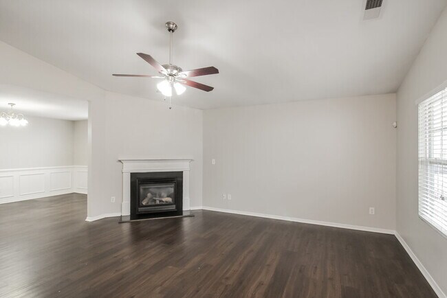 Foto del edificio - 8145 Rosberg Ln