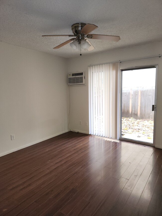 Master B/R - 4811 Lennox Ave