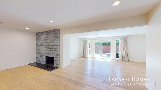 Foto del edificio - 8551 Wilbur Ave