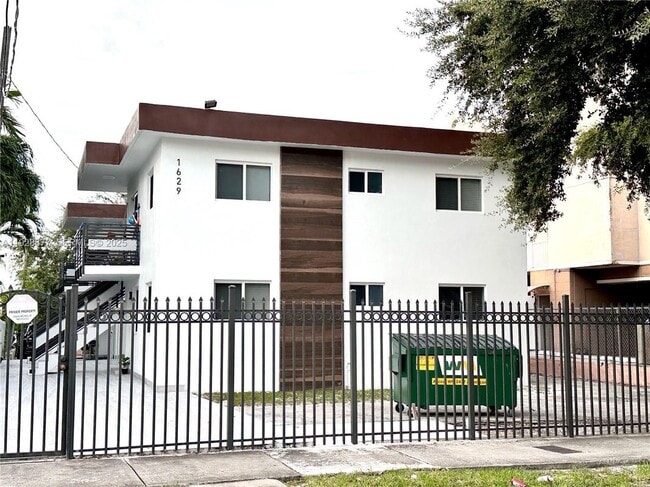 Building Photo - 1629 SW 3rd St