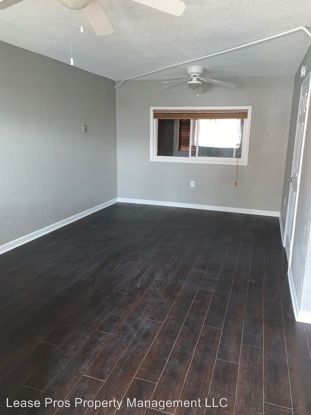 Foto principal - 15525 E 10 Mile Rd