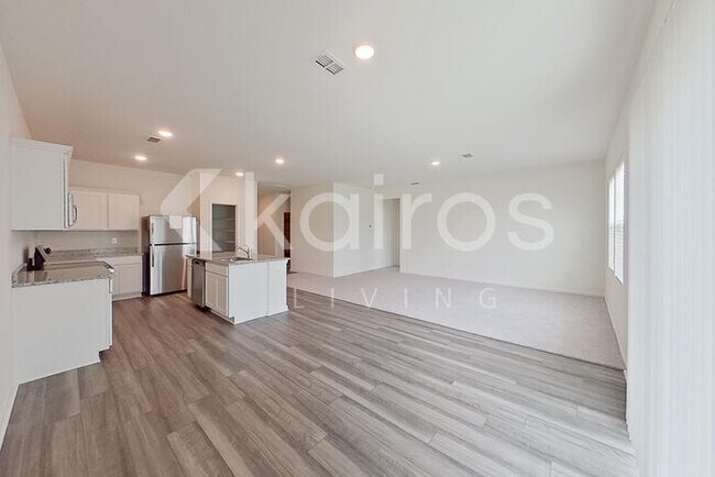 Building Photo - 677 Castillo Dr