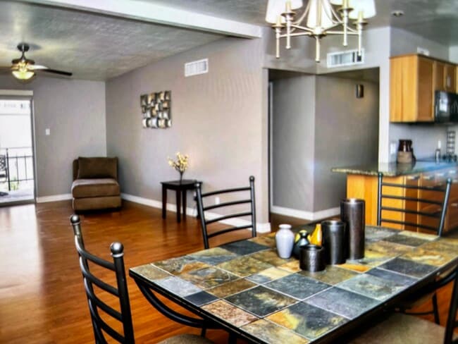 Comedor integrado al salón - 4635 N 22nd St