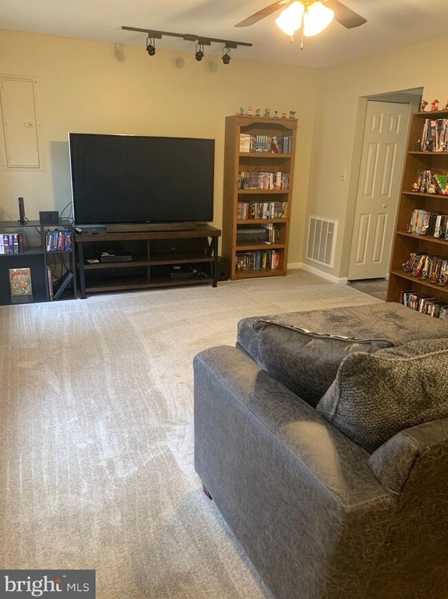 Living Room - 335 Stonehedge Ln