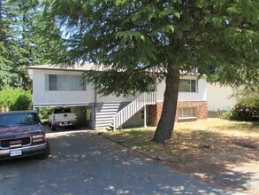 Building Photo - 3250 Uplands Dr