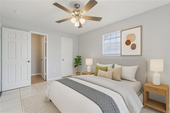 Building Photo - 7825 Dorsett Dr